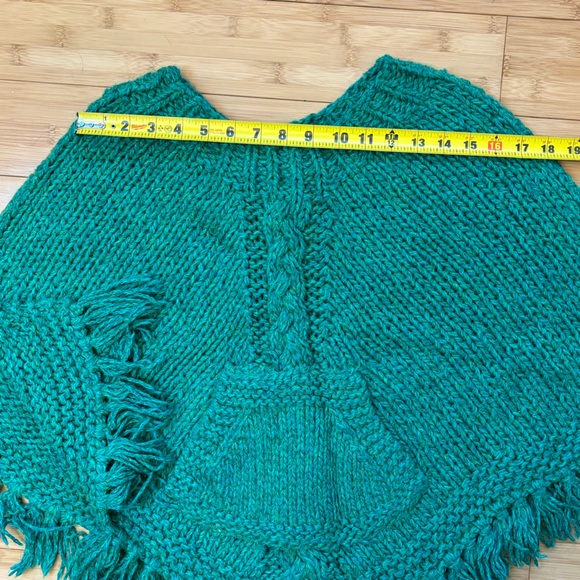 Hand knit fringed girl’s poncho. Cables centered on front and back, front pouch. - Picture 3 of 8